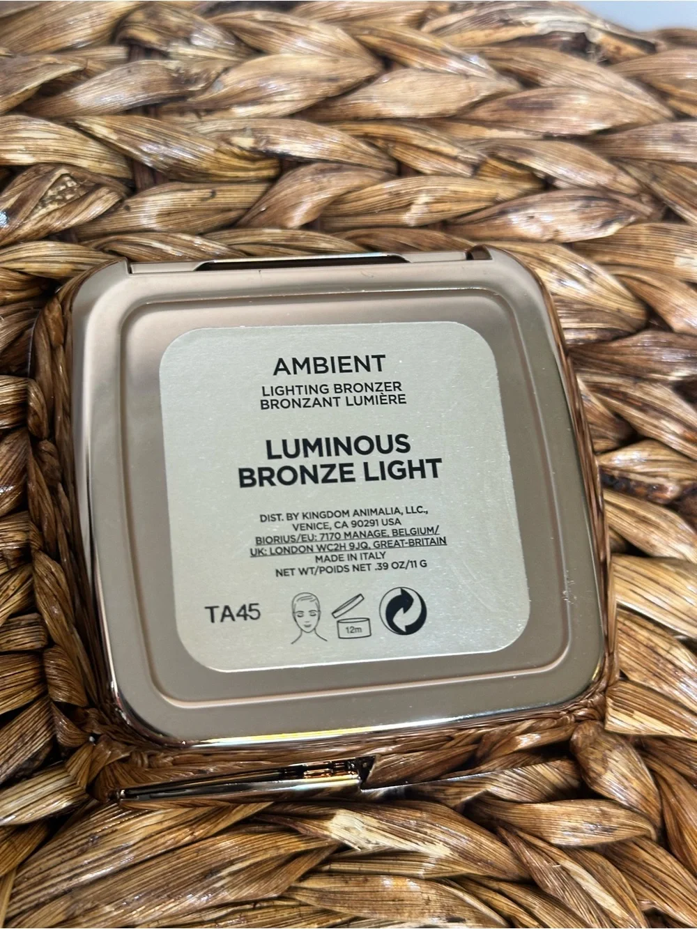 Like new Hourglass Ambient Lighting Bronzer in the shade Luminous Bronze Light